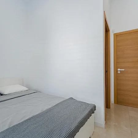 Few Steps From The In Cristianos Hostal Arona (Tenerife)