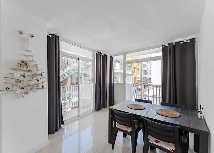 بيت شباب Few Steps From The In Cristianos *