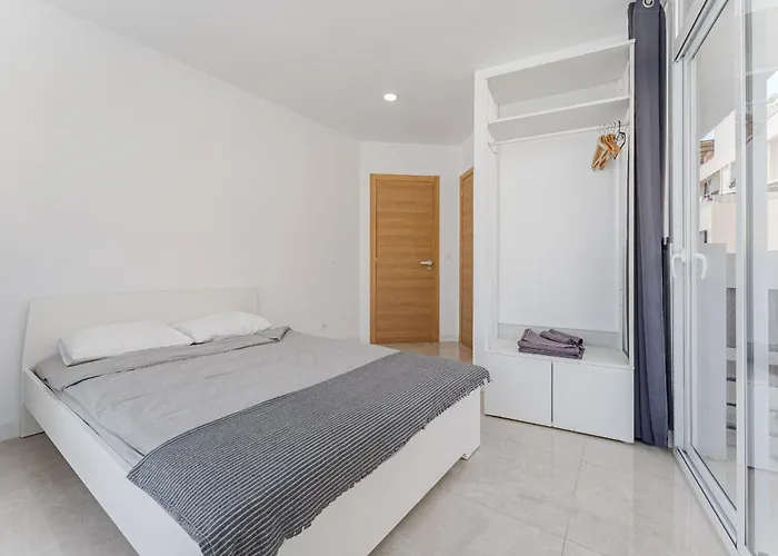 بيت شباب Few Steps From The In Cristianos أرونا