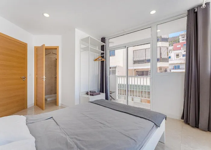 Few Steps From The In Cristianos אכסניה *