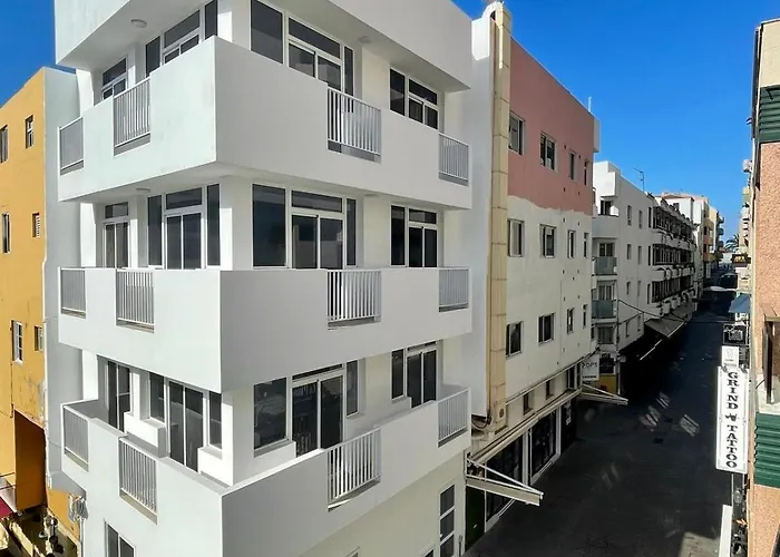 Few Steps From The In Cristianos أرونا