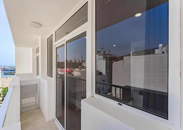 Few Steps From The In Cristianos * 阿罗纳